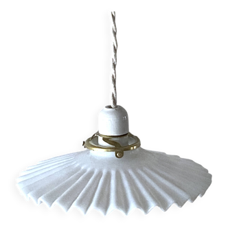 Suspension en opaline plissée