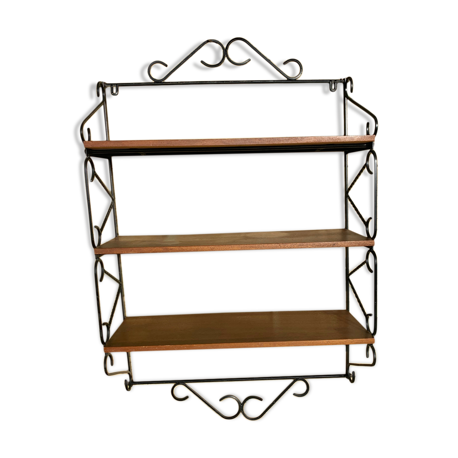 Tomado-style wall shelf