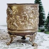 Brass pot repelled Bourdon