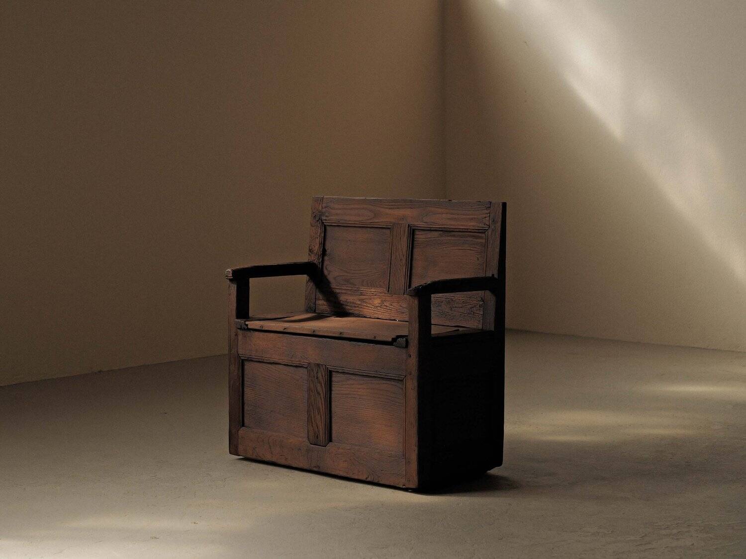 Farm chest bank in solid wood, Auvergne, 19th century