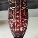 Large vase in hand-cut Bohemian crystal. Deep ruby red. Roemer style. Dim 29 x 14.5 cm