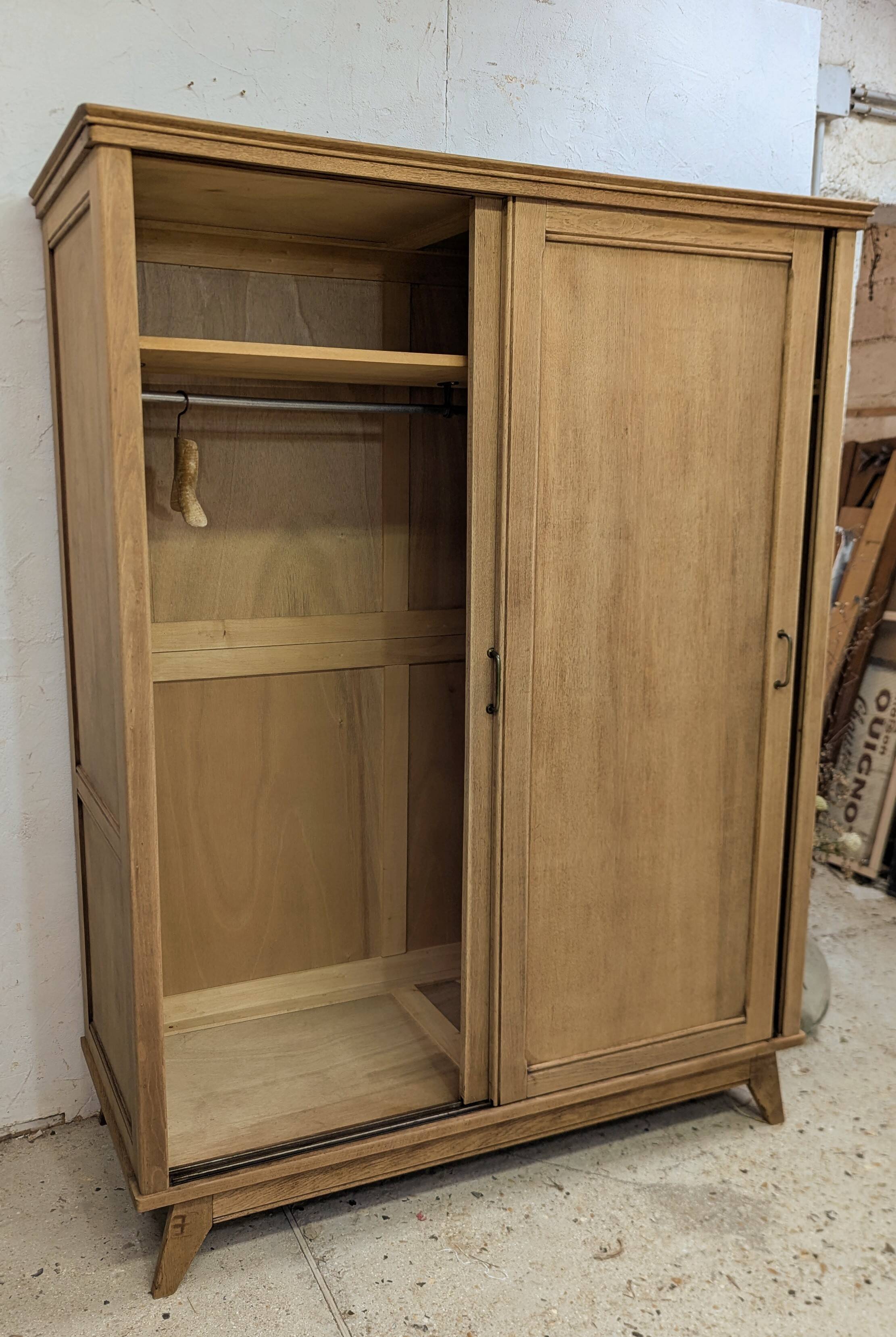 Wardrobe Compass Foot 1960 Vintage Design