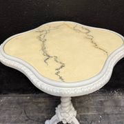 Guéridon, table d’appoint en bois peint