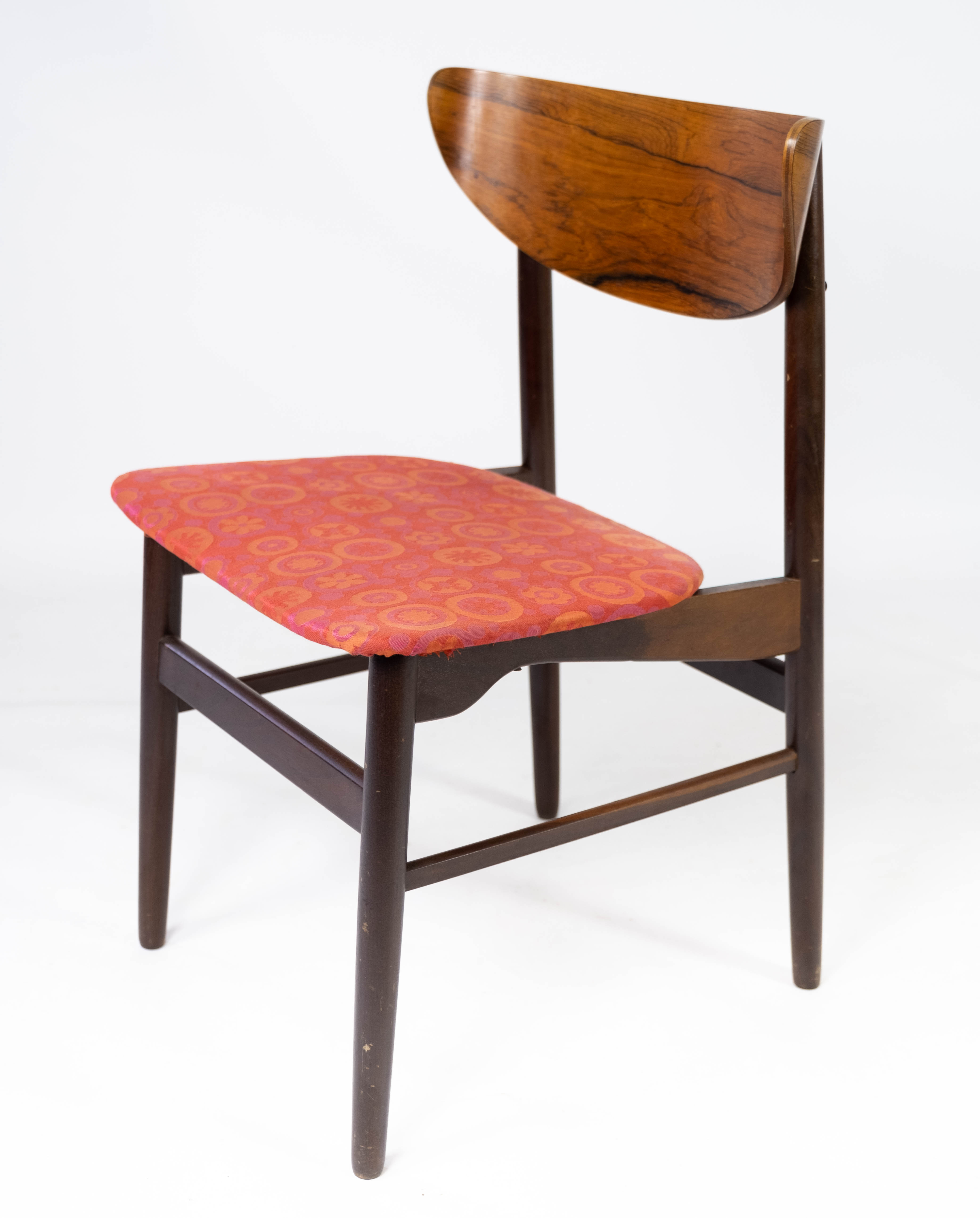 Set of four dining room chairs in rosewood and upholstered with red fabric, of danish design, 1960s