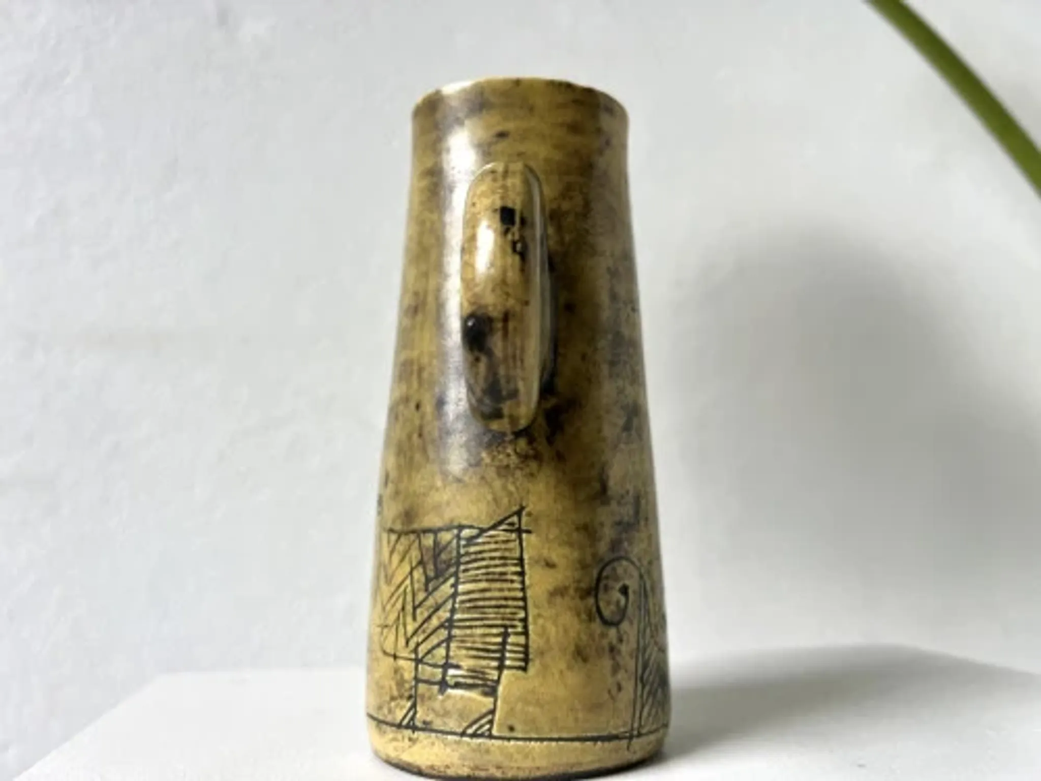 Jacques Blin: Yellow glazed ceramic jug