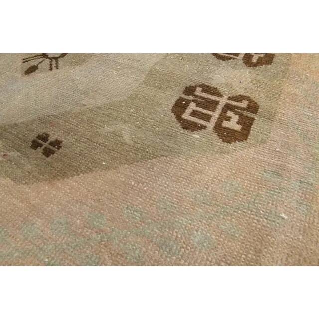 Tapis couloir en laine et coton fait main Oushak turc des années 1970, 137x404.