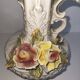 Pichet décoratif vintage en céramique italienne à décor floral en relief