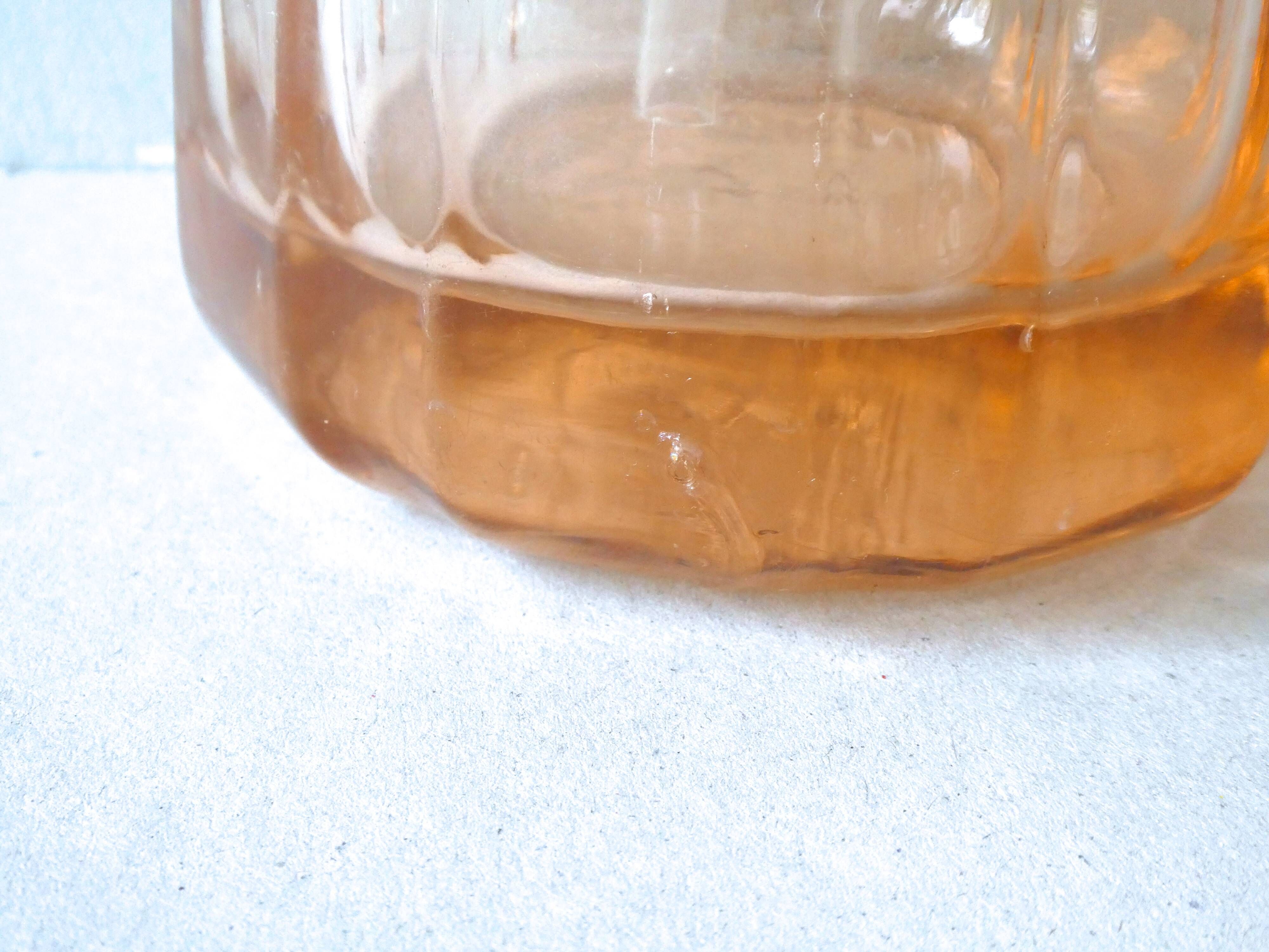 Siphon bouteille à eau de seltz, en verre rose, Lievaux à Noyon