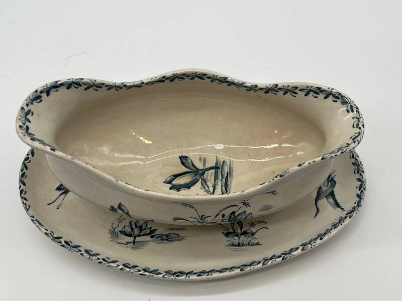 Saucière terre de fer, motifs nénuphars