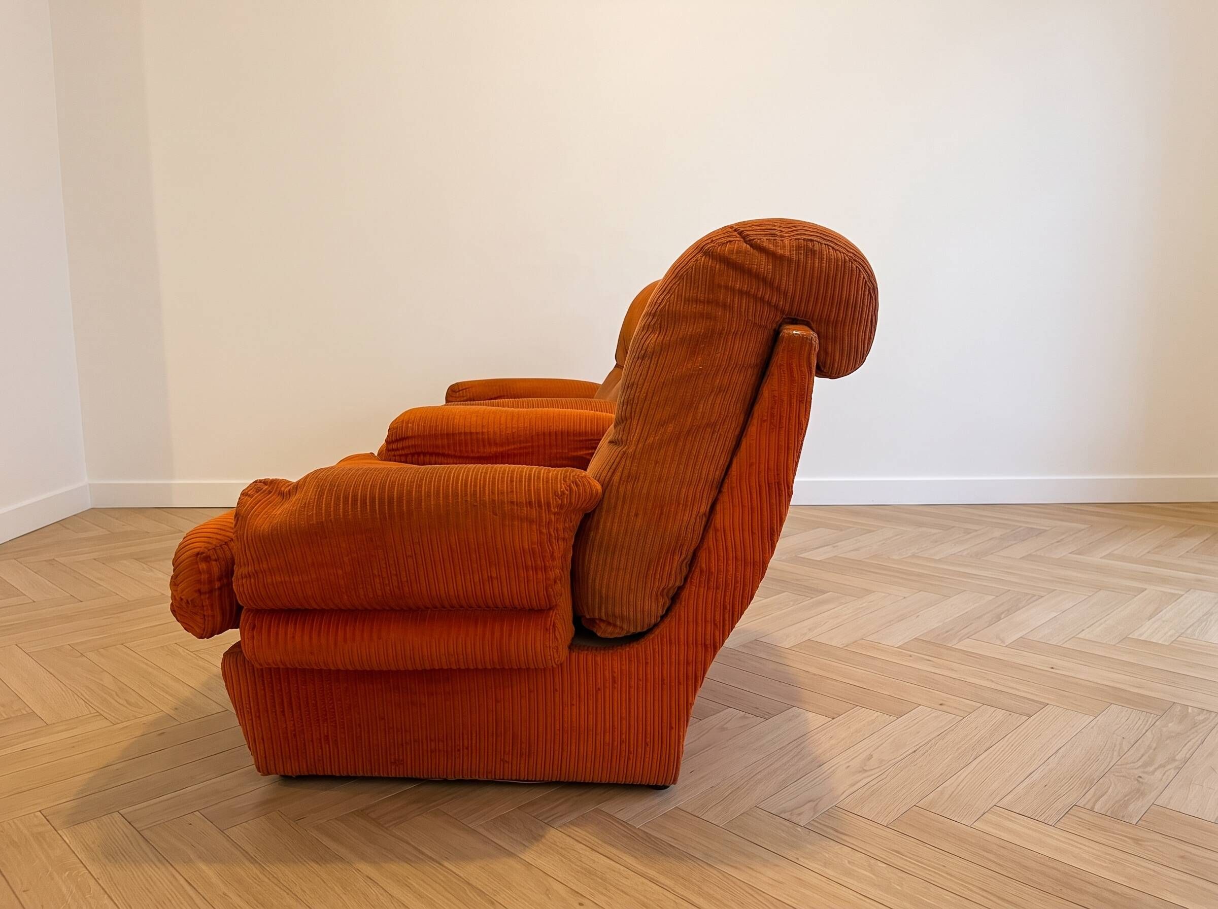 Paire de fauteuils en velours côtelé orange, années 70
