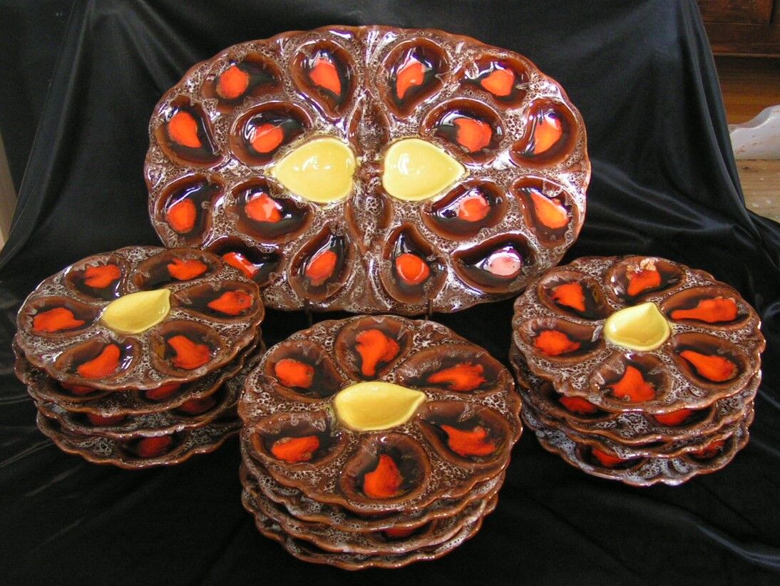 Service of 12 plates in oyster slip and its serving dish