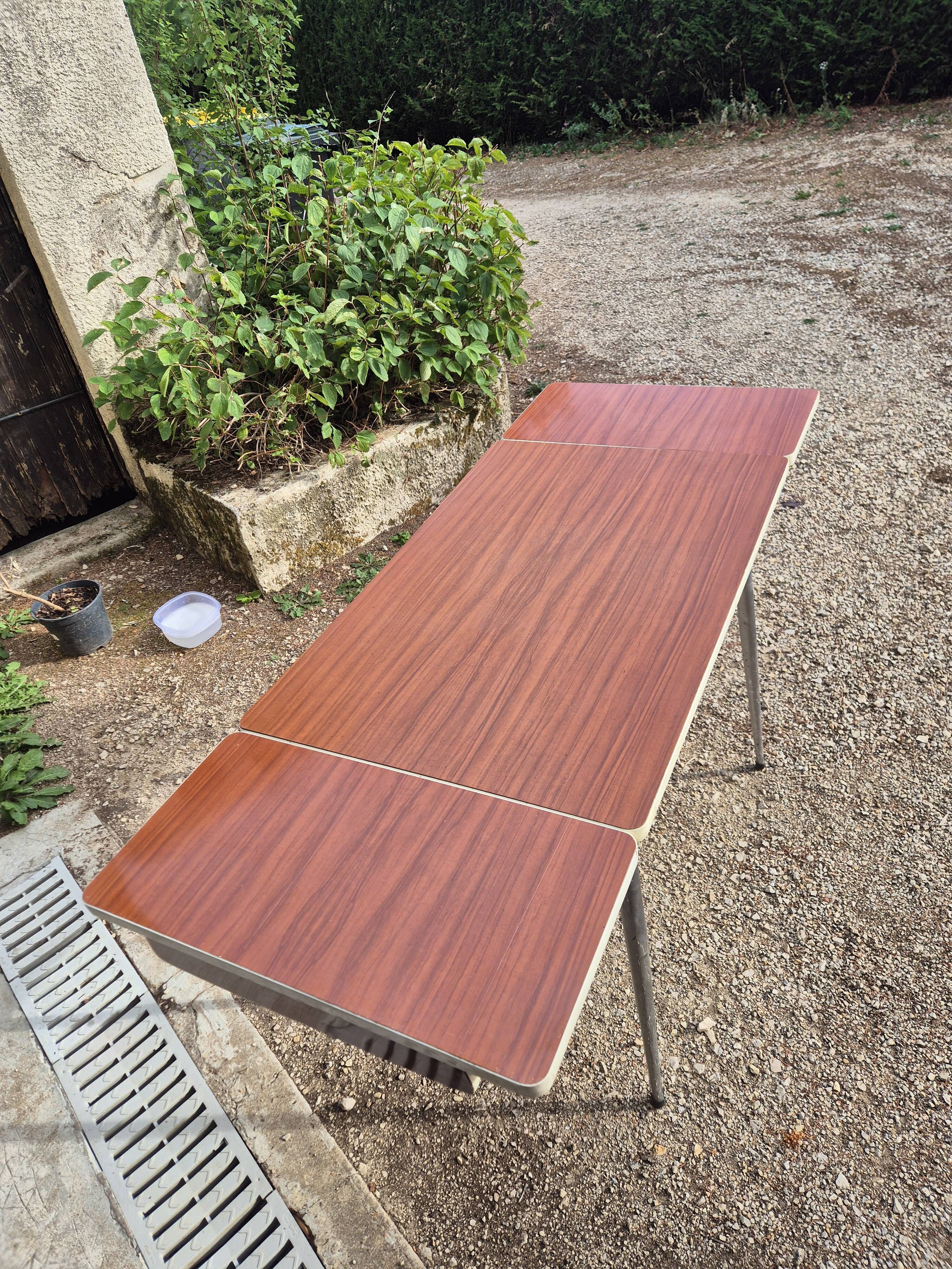 Table formica