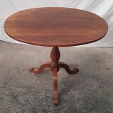 Tripod pedestal table