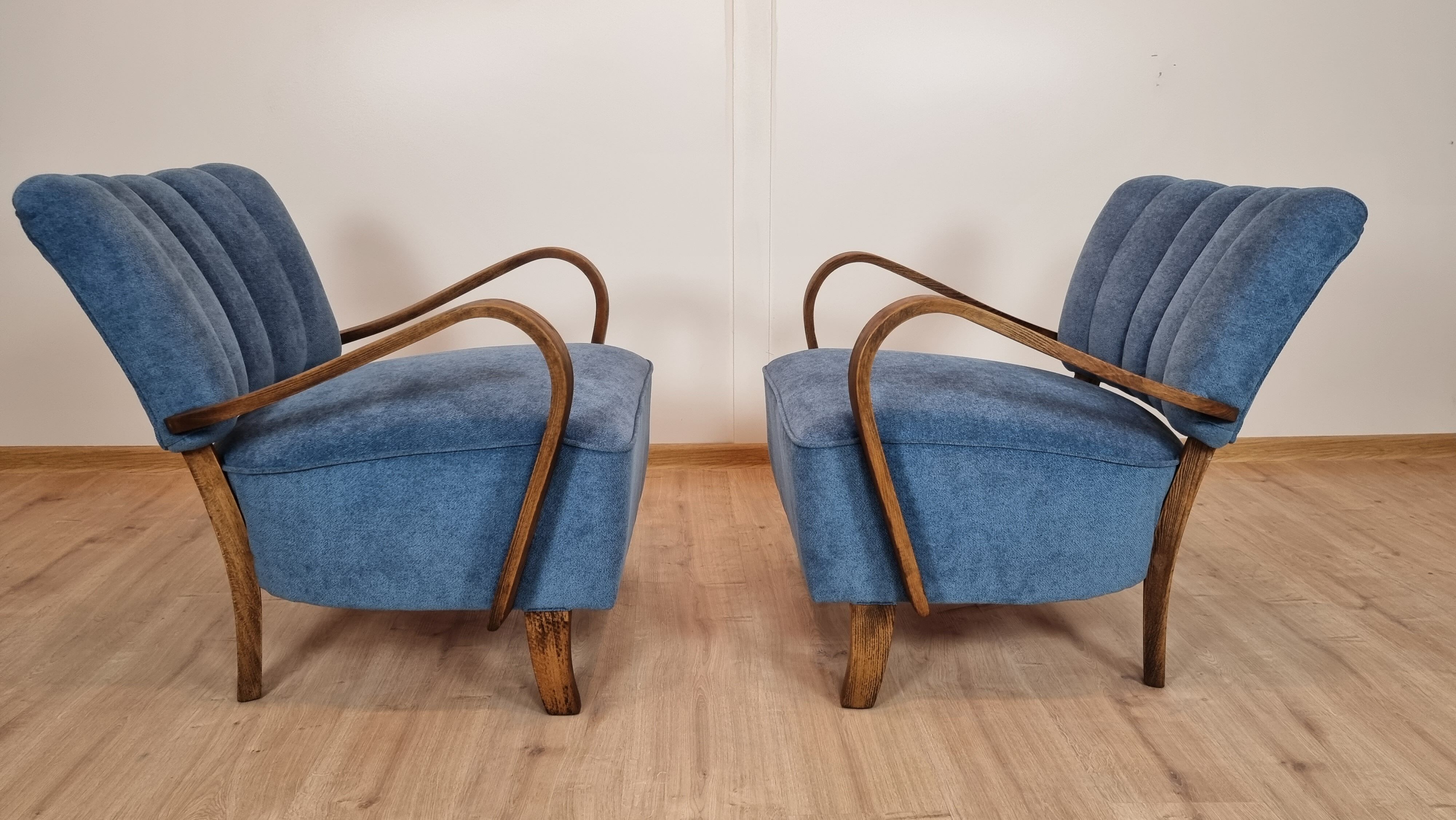 Paire de fauteuils restaurés par Jindrich Halabala