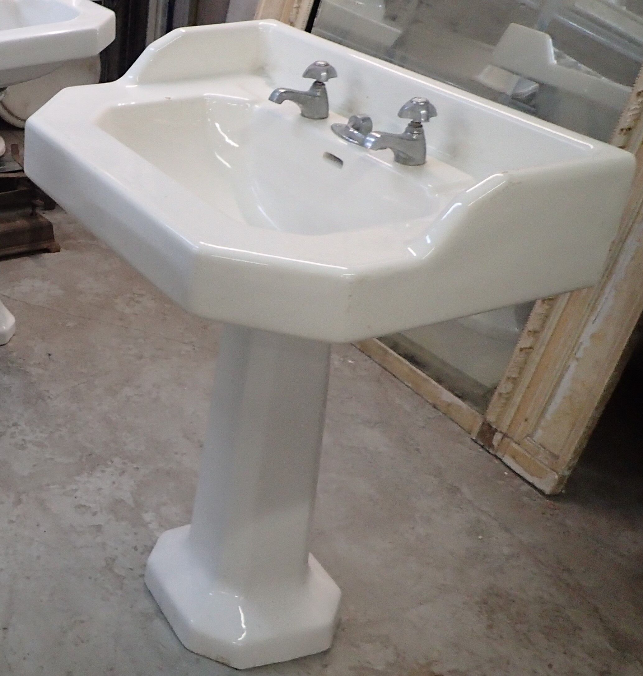 Simple sink on column