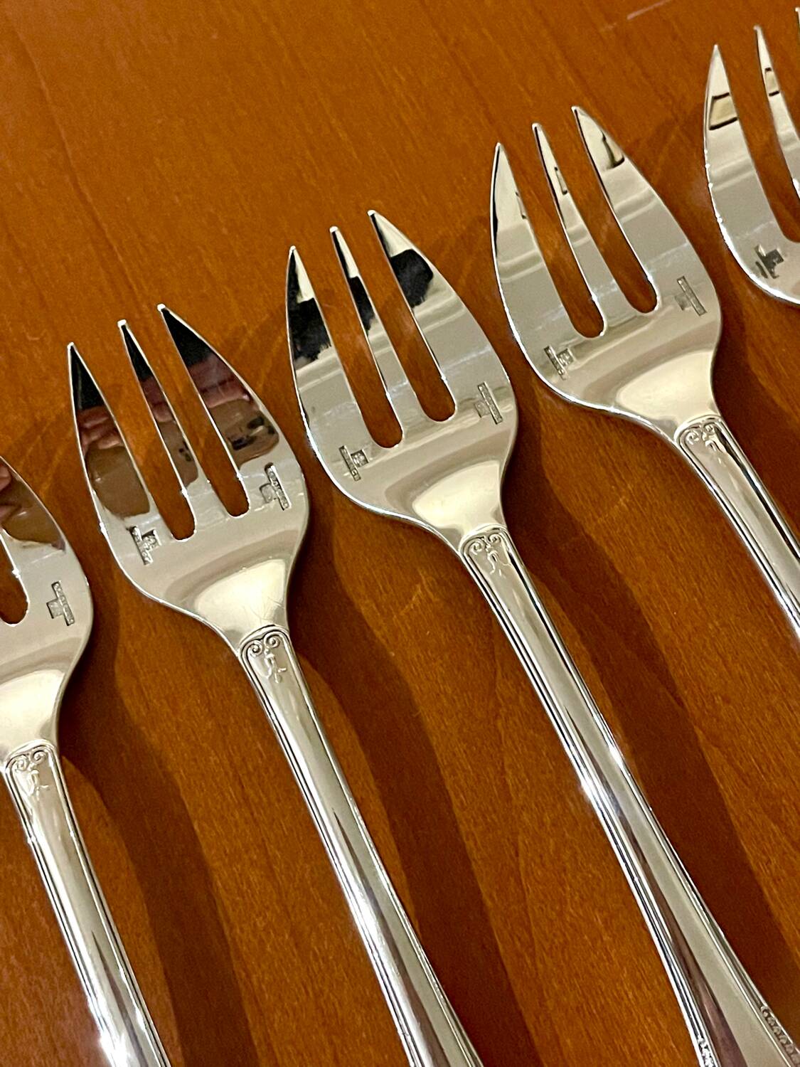 Christofle Malmaison 12 oyster forks, new condition