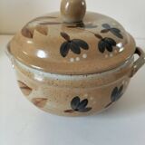Vintage stoneware soup tureen from the Marais – rustic charm, cottagecore spirit.