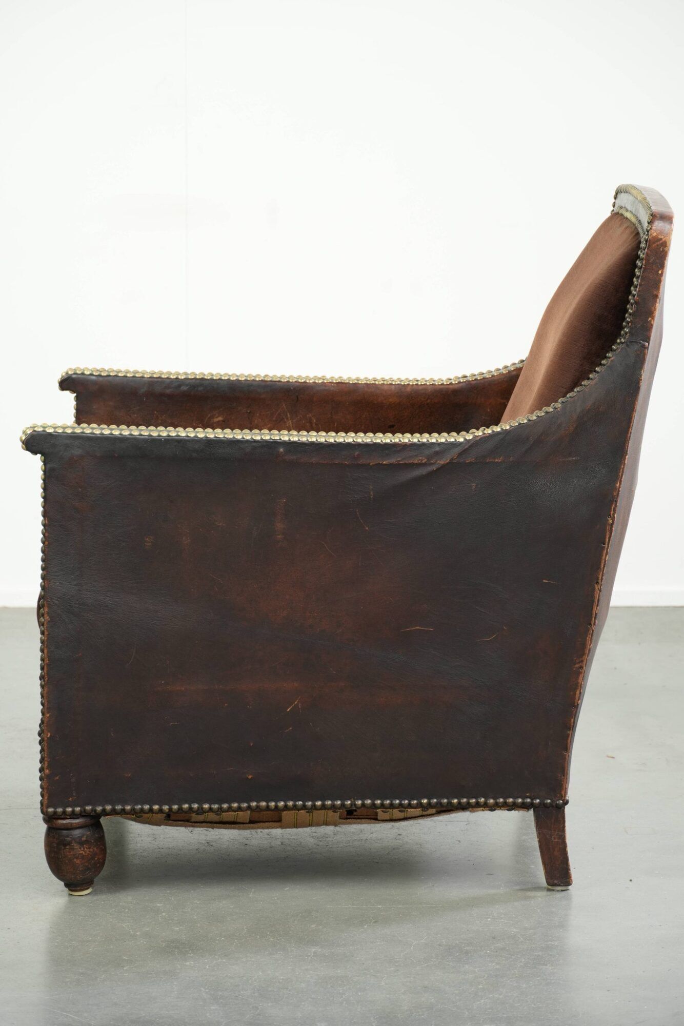 Art Deco design armchair finished in velvet and fitted with decorative nails