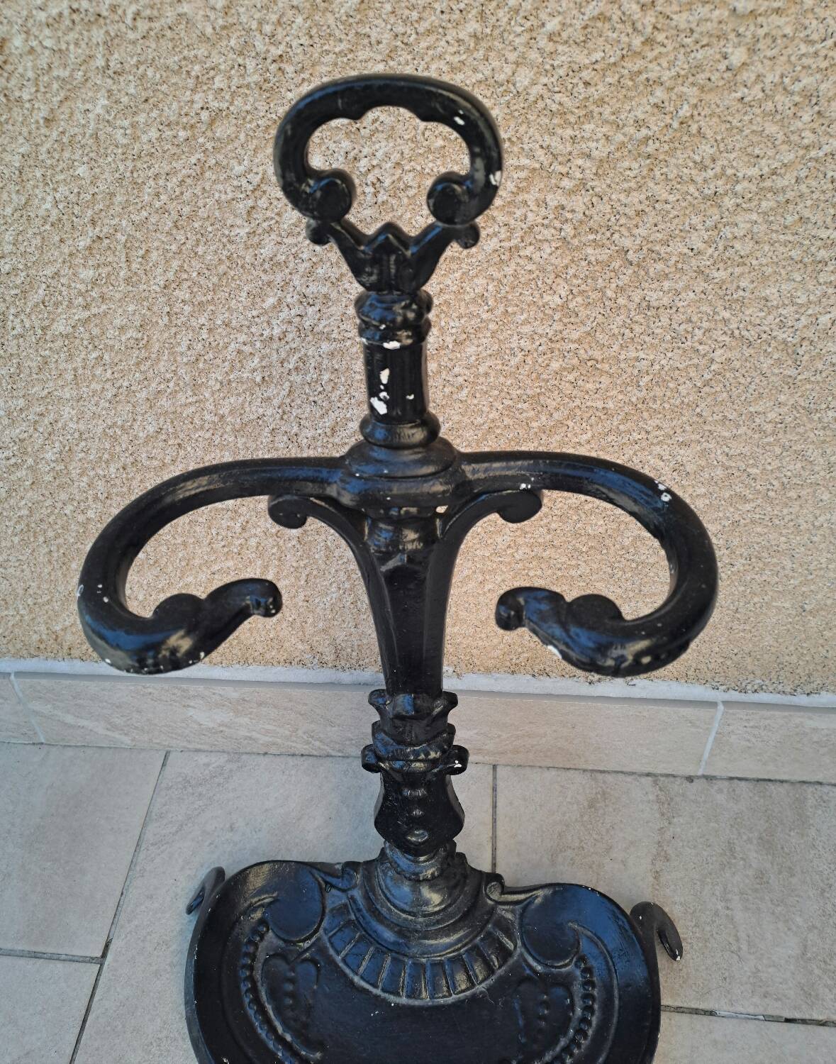 Cast iron umbrella stand