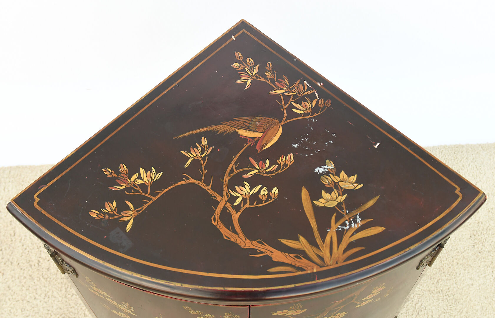 Lacquered wood notch