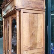 Display cabinet with 2 doors in walnut with bevelled glass from the 19th century.