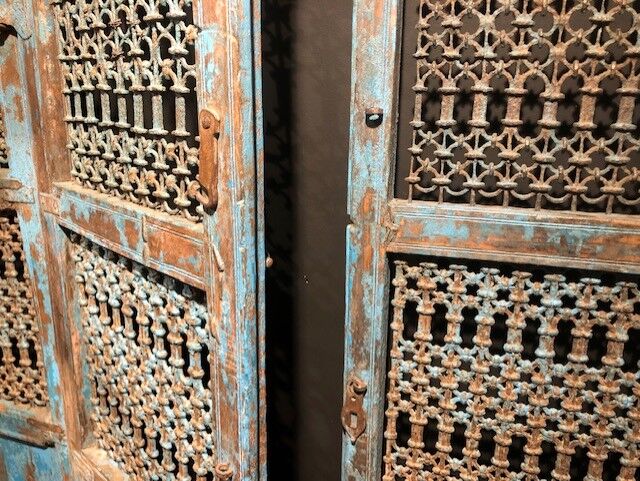 Openwork indian door in metal and blue wood