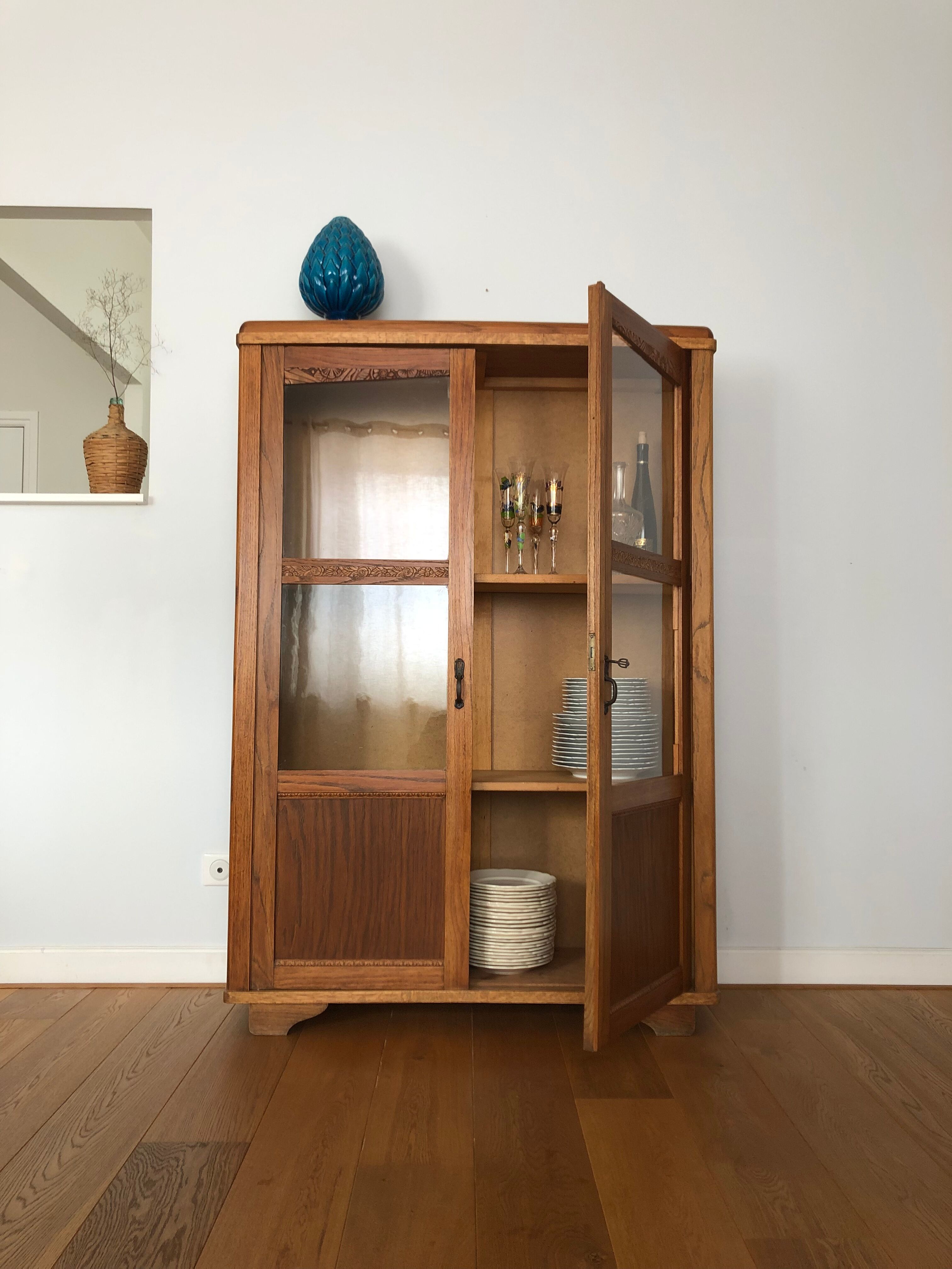 Glass cabinet