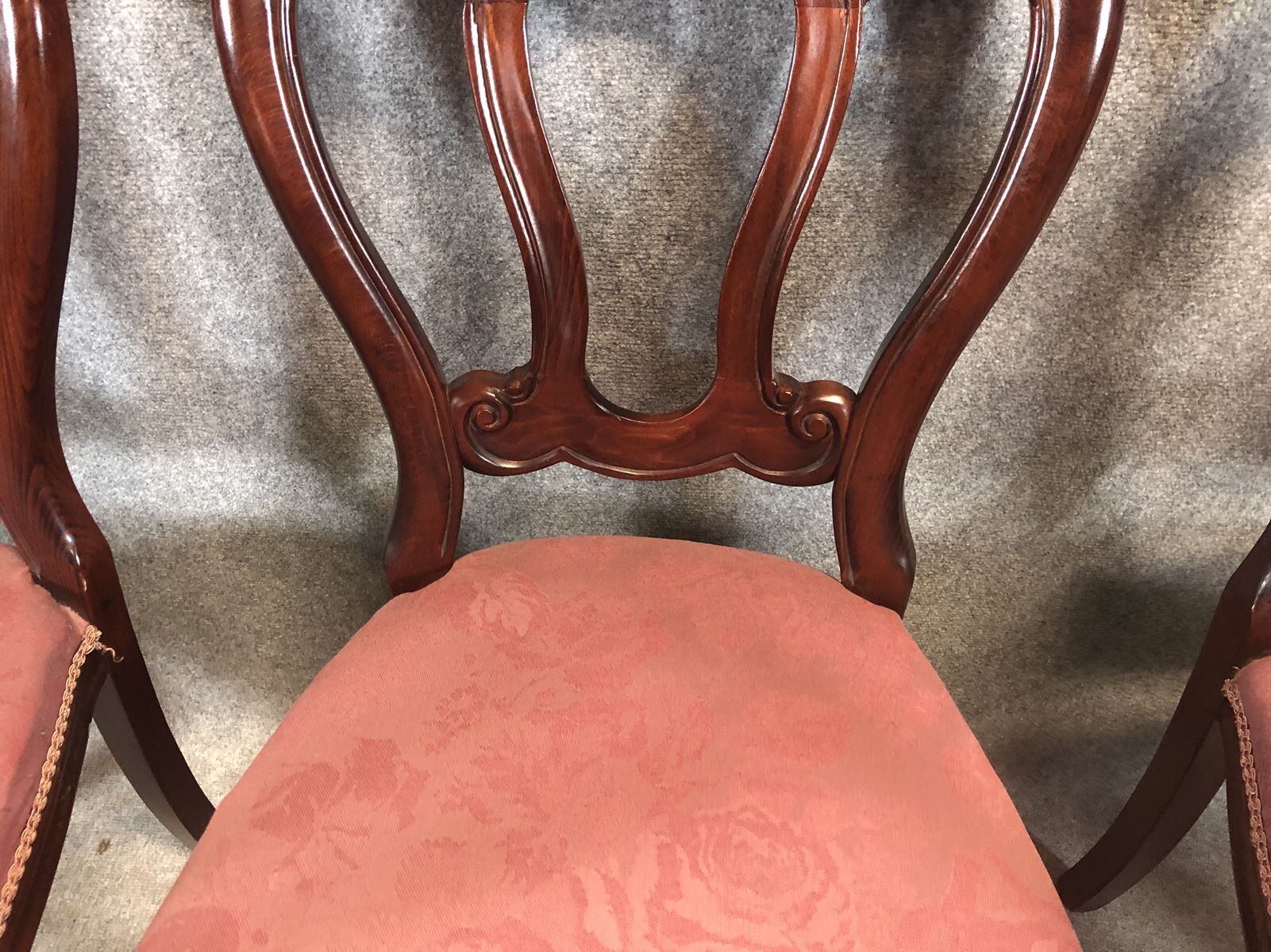 Suite de 6 chaises de style Victorien en acajou
