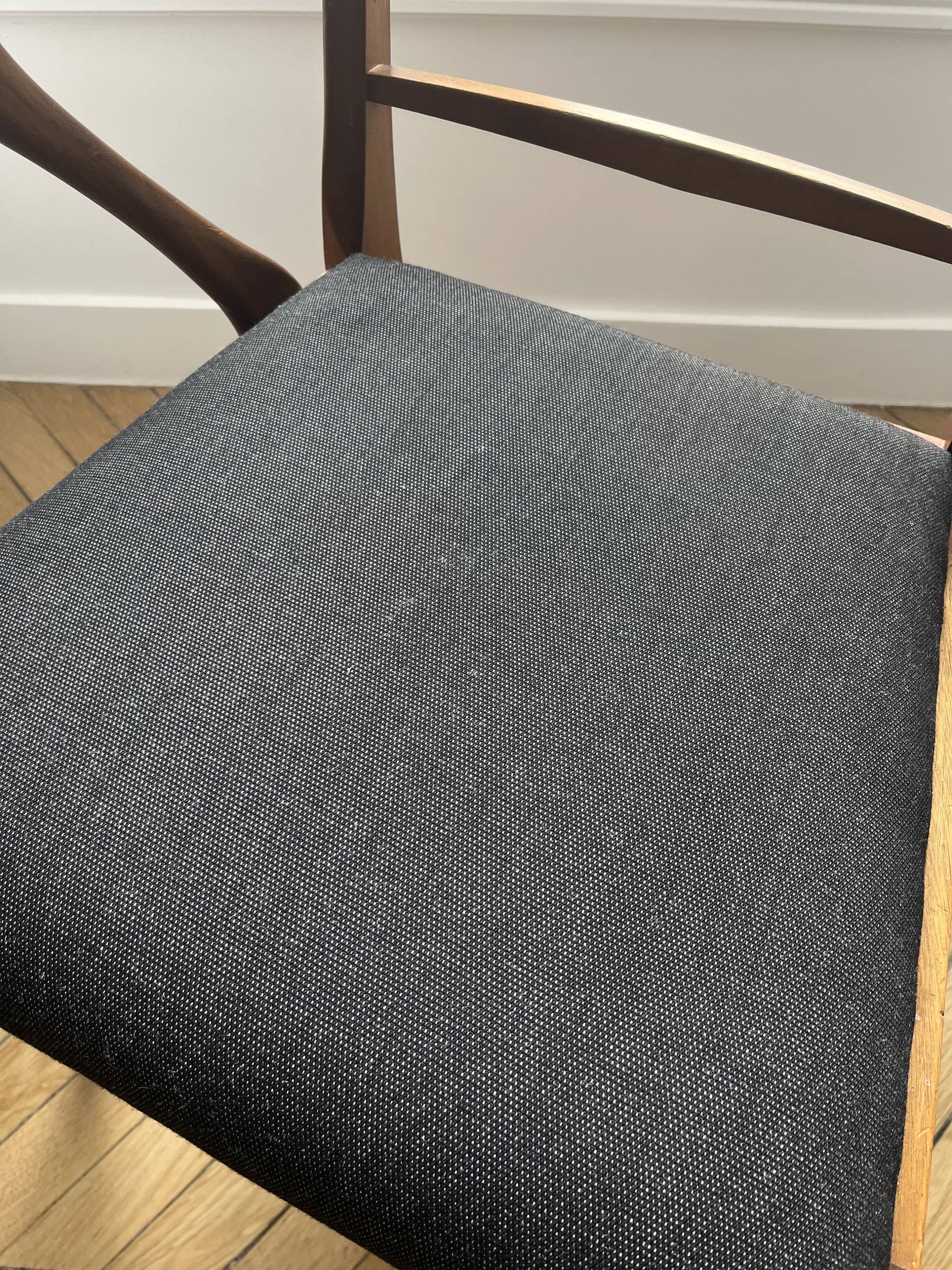 4 chairs and 2 armchairs McIntosh mid-century modern teak Kvadrat