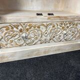 Armoire ancienne en bois blanc