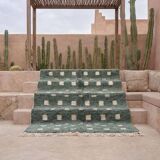 Handmade green and white Atlas Moroccan rug, size 1.4/2.6 m.