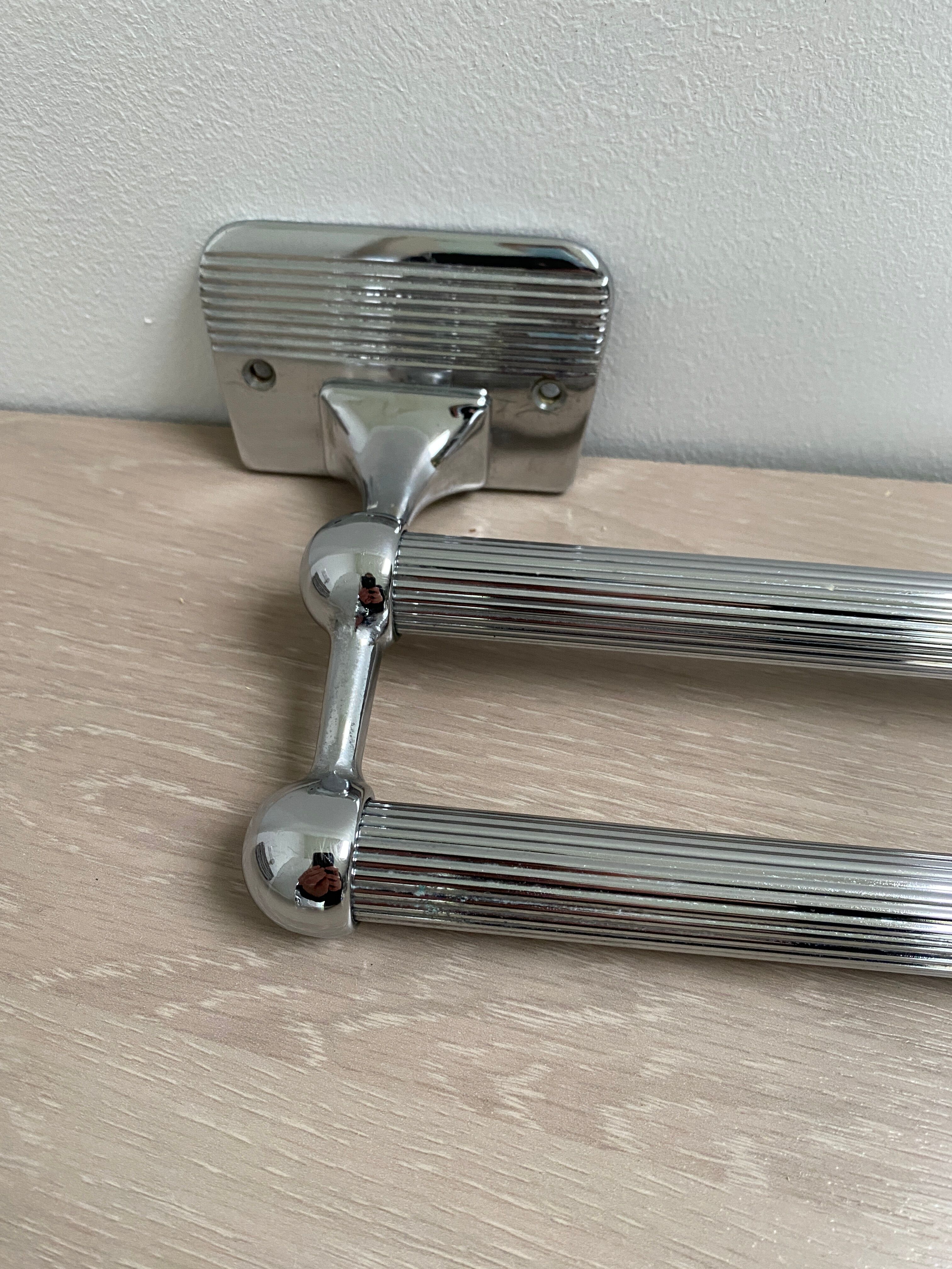 Chromed metal bathroom set