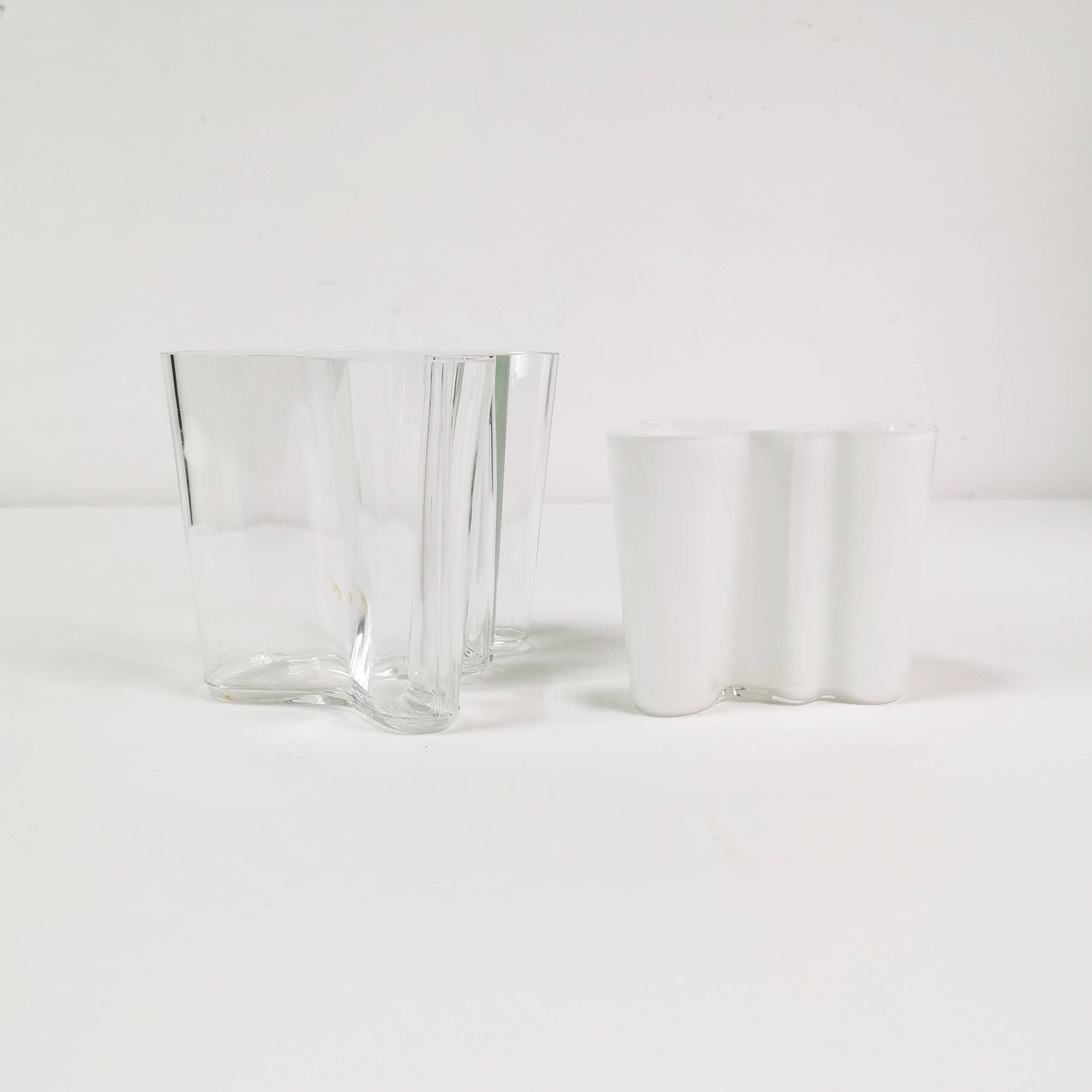 Mid Century pair of vases - glass vessels, Littala, designed by Alvar Aalto, Finland, 1980s.