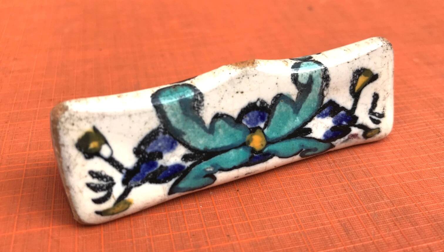 6 glazed ceramic knife rests from Nabeul, Atelier el-Kharraz.