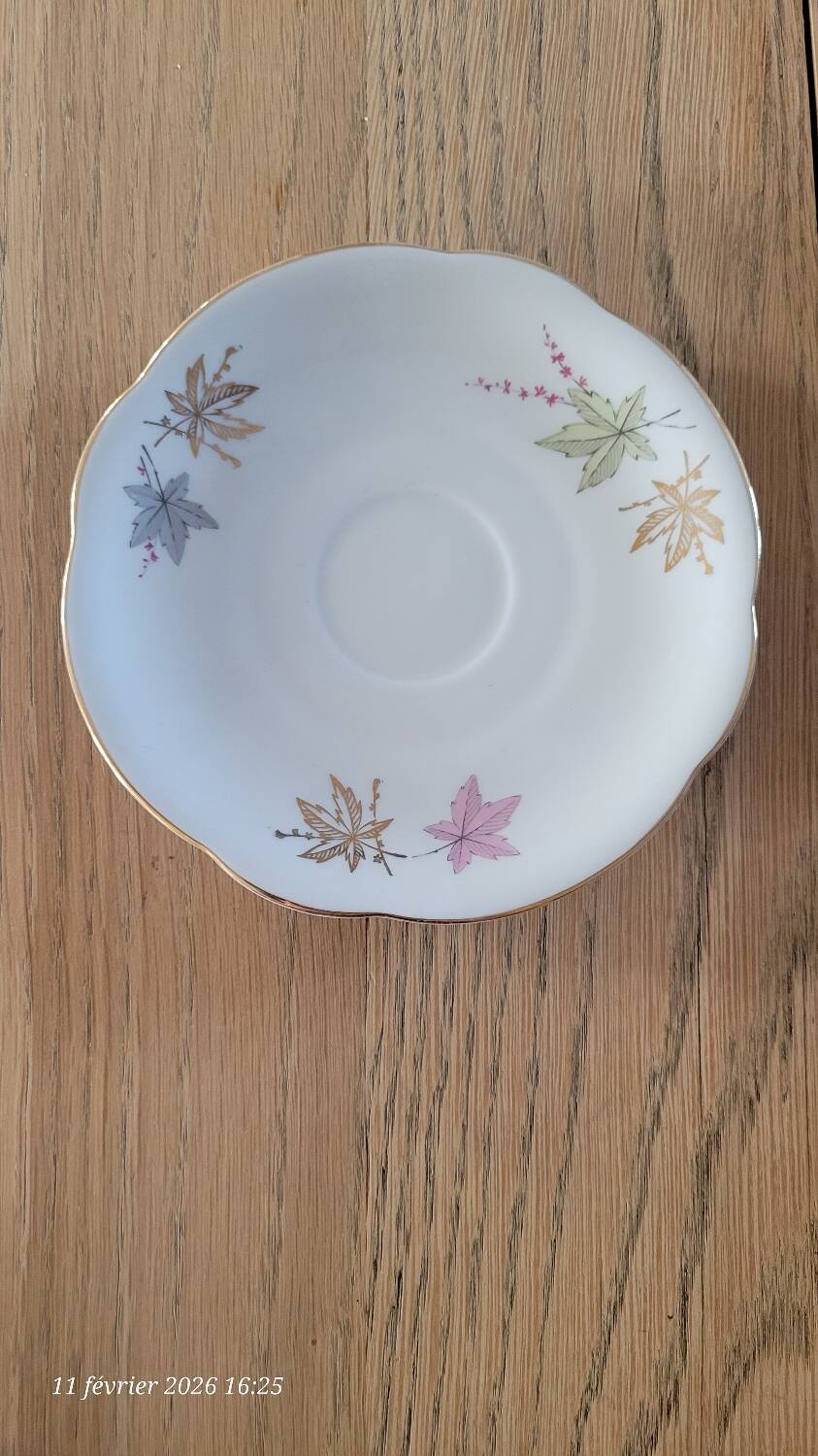 4 cups and saucers made of fine porcelain from Bavaria.