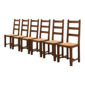 Ensemble de 6 chaises en chêne rustiques à dossier échelle avec sièges en paille, France, 20e siècle.