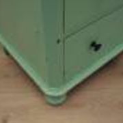 Commode en pin massif peinte en vert, trois tiroirs, Danemark années 1950.