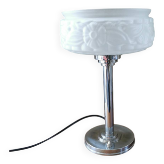 Art deco lamp in chromed metal and frosted glass