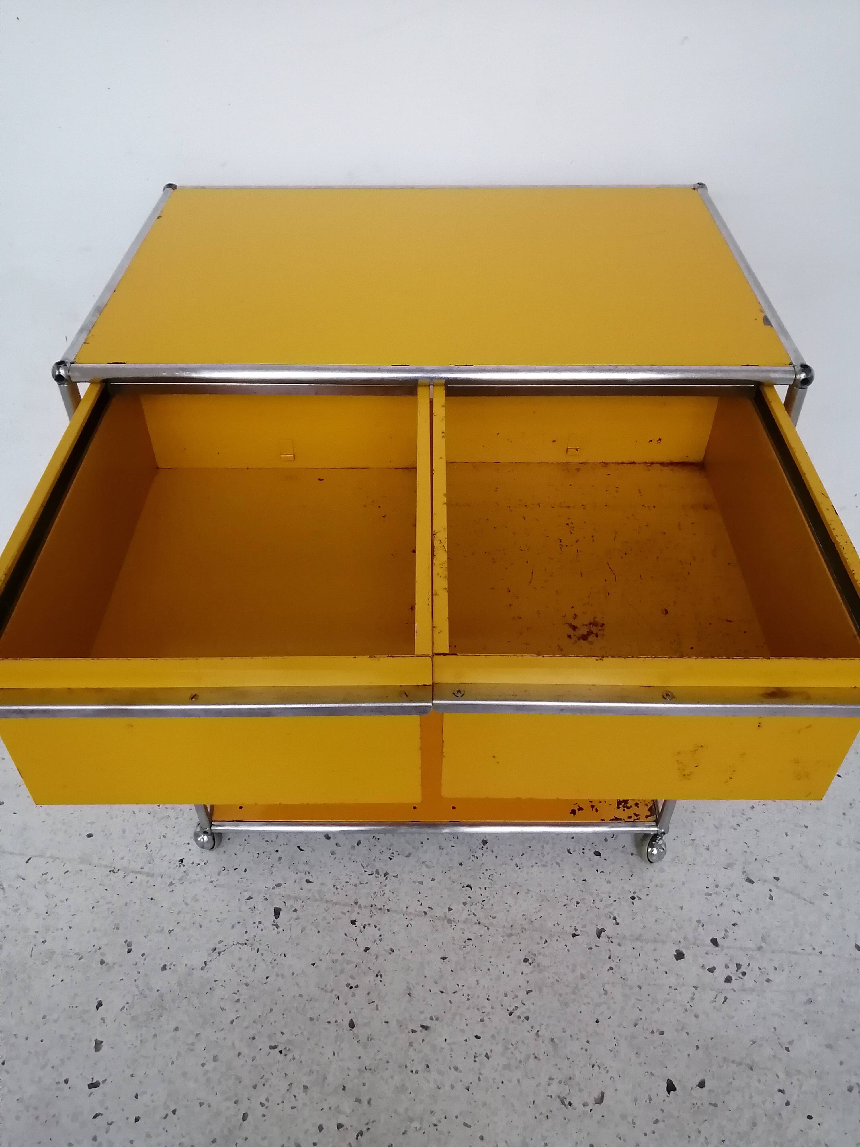 USM Haller serving table