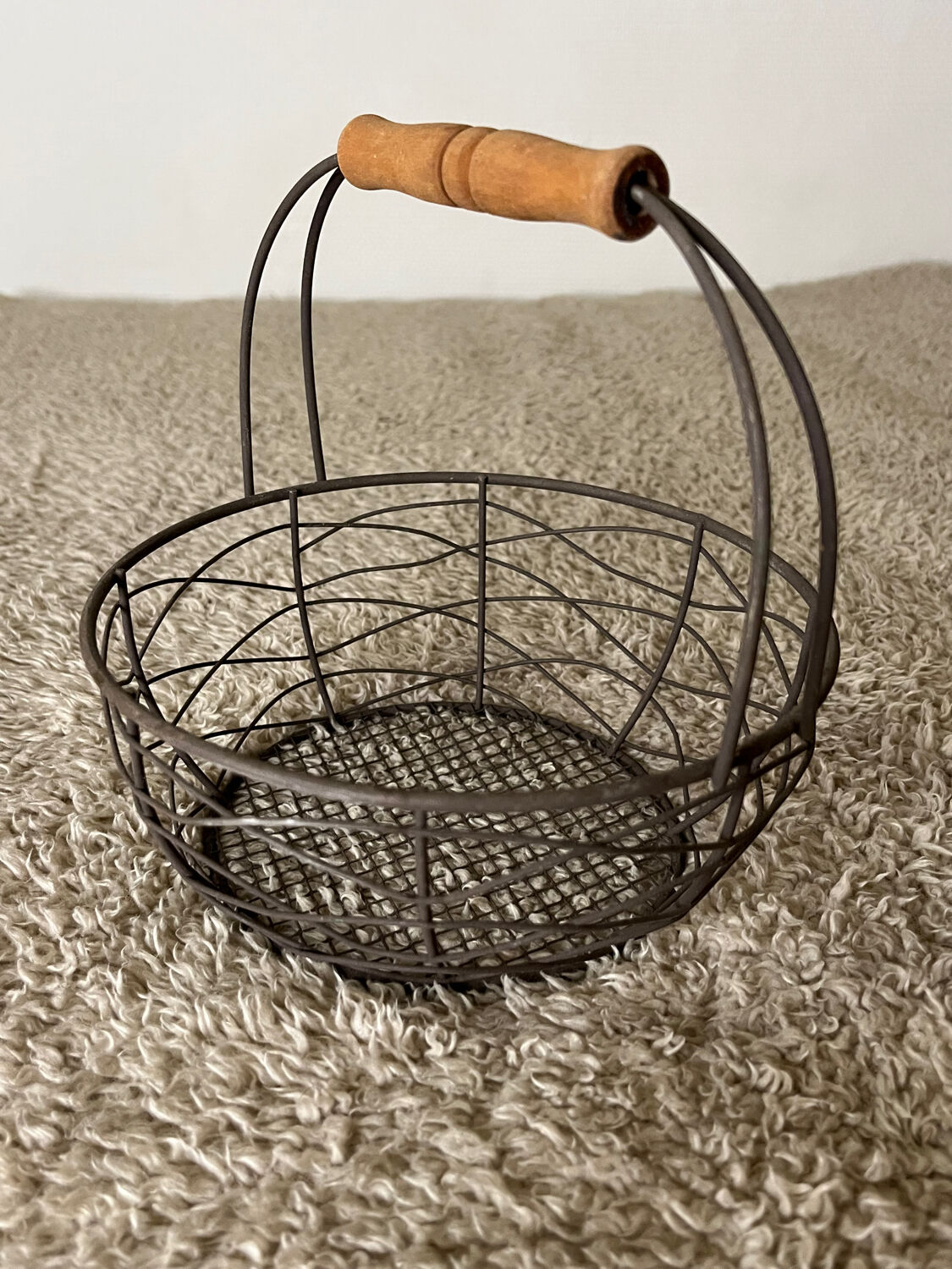 Wooden metal egg basket