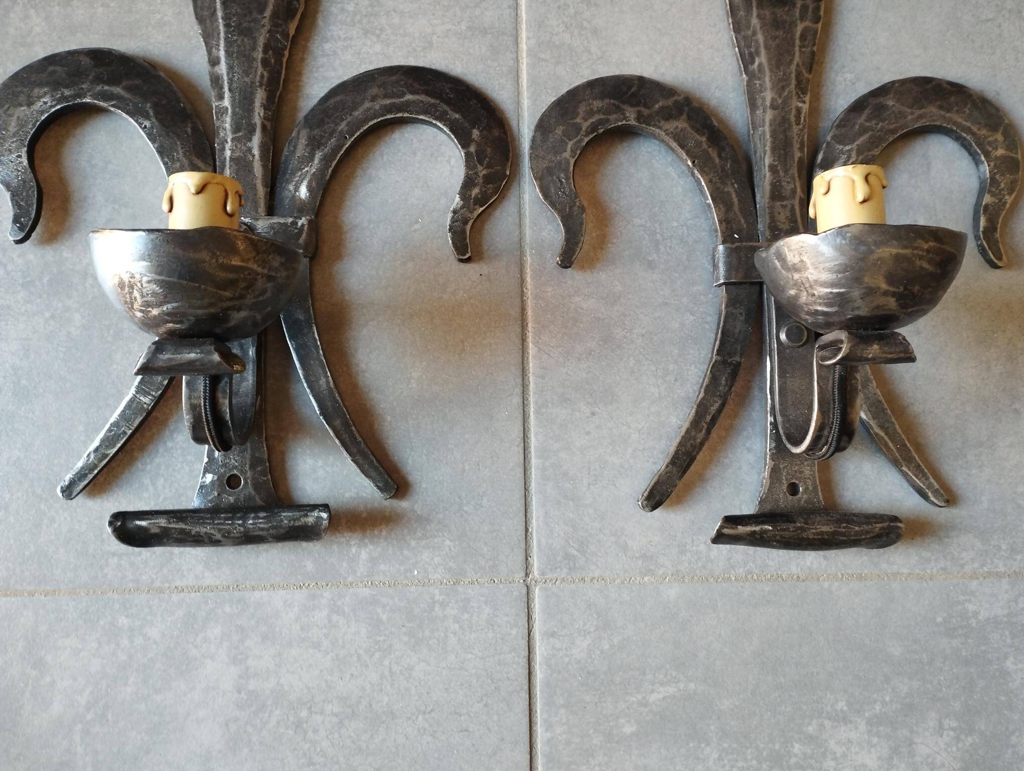 Brutalist iron wall light "fleur de lys"