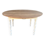 Oval table in solid wood