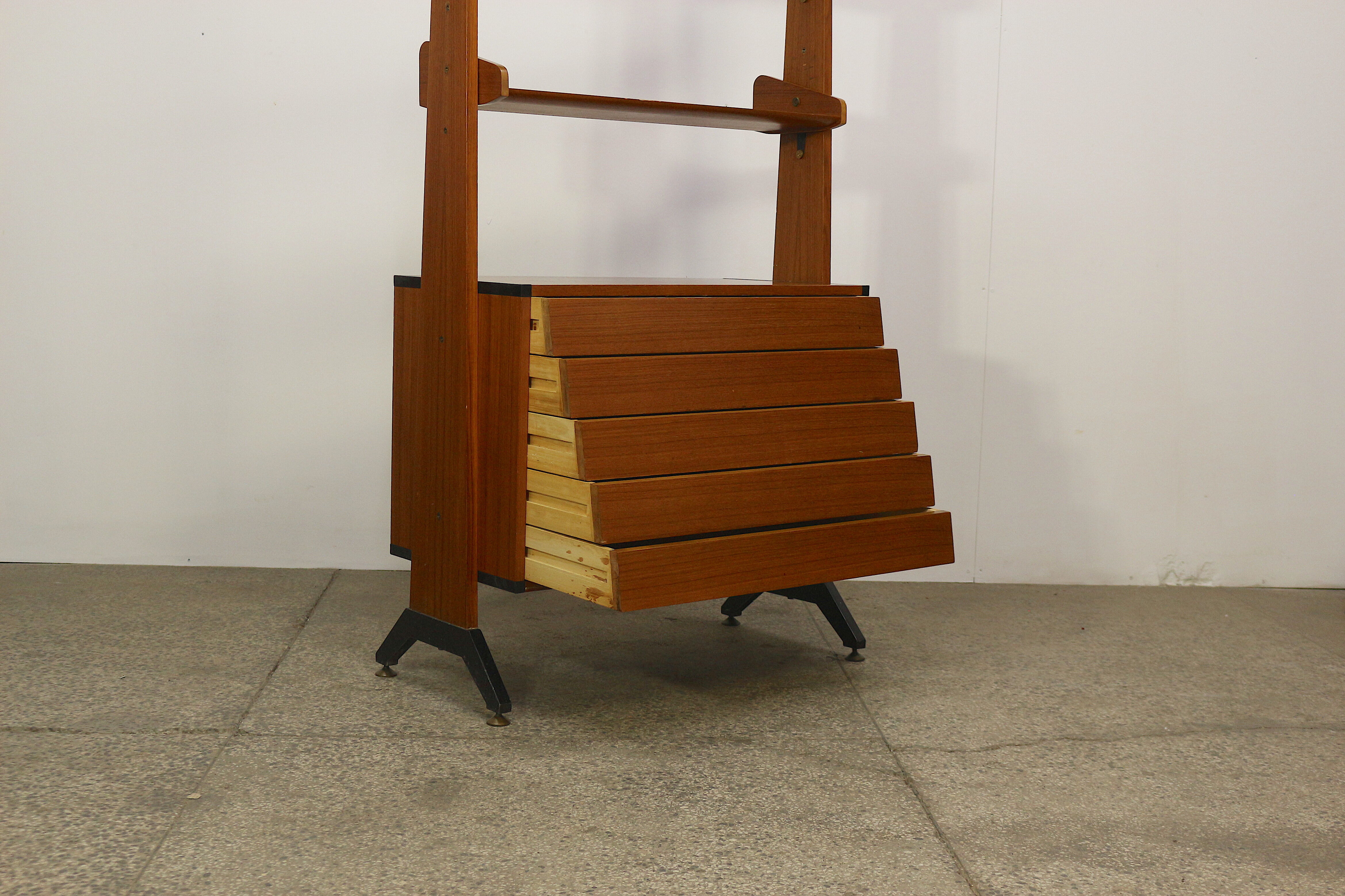Italian Mid Century standing shelf, 1960's