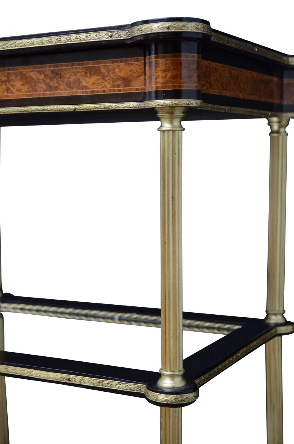 Table d'appoint du 19ème siècle en bois de thuya