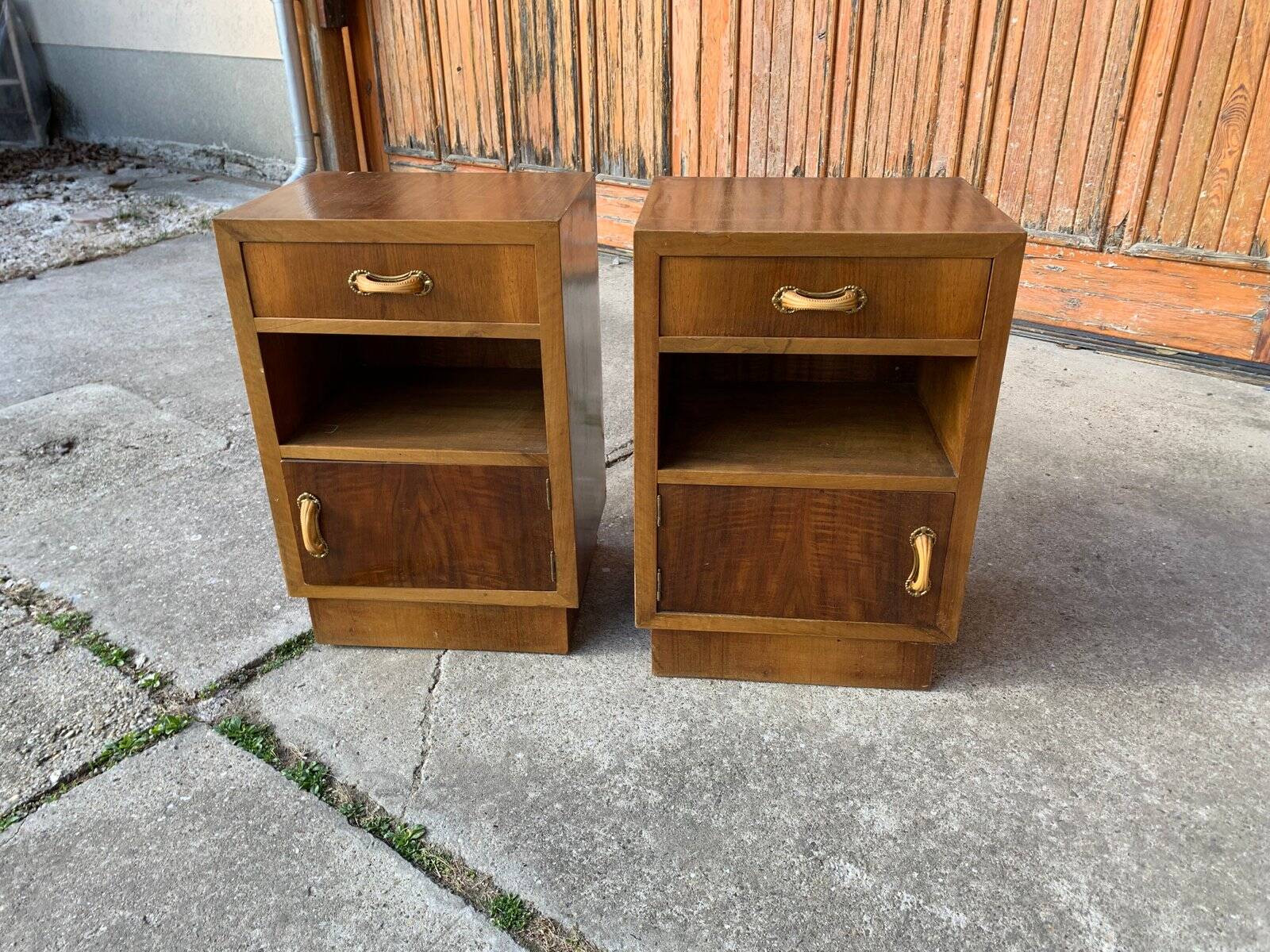Paire de tables de chevet Art Déco en bois marron, Italie années 1930 — set de 2
