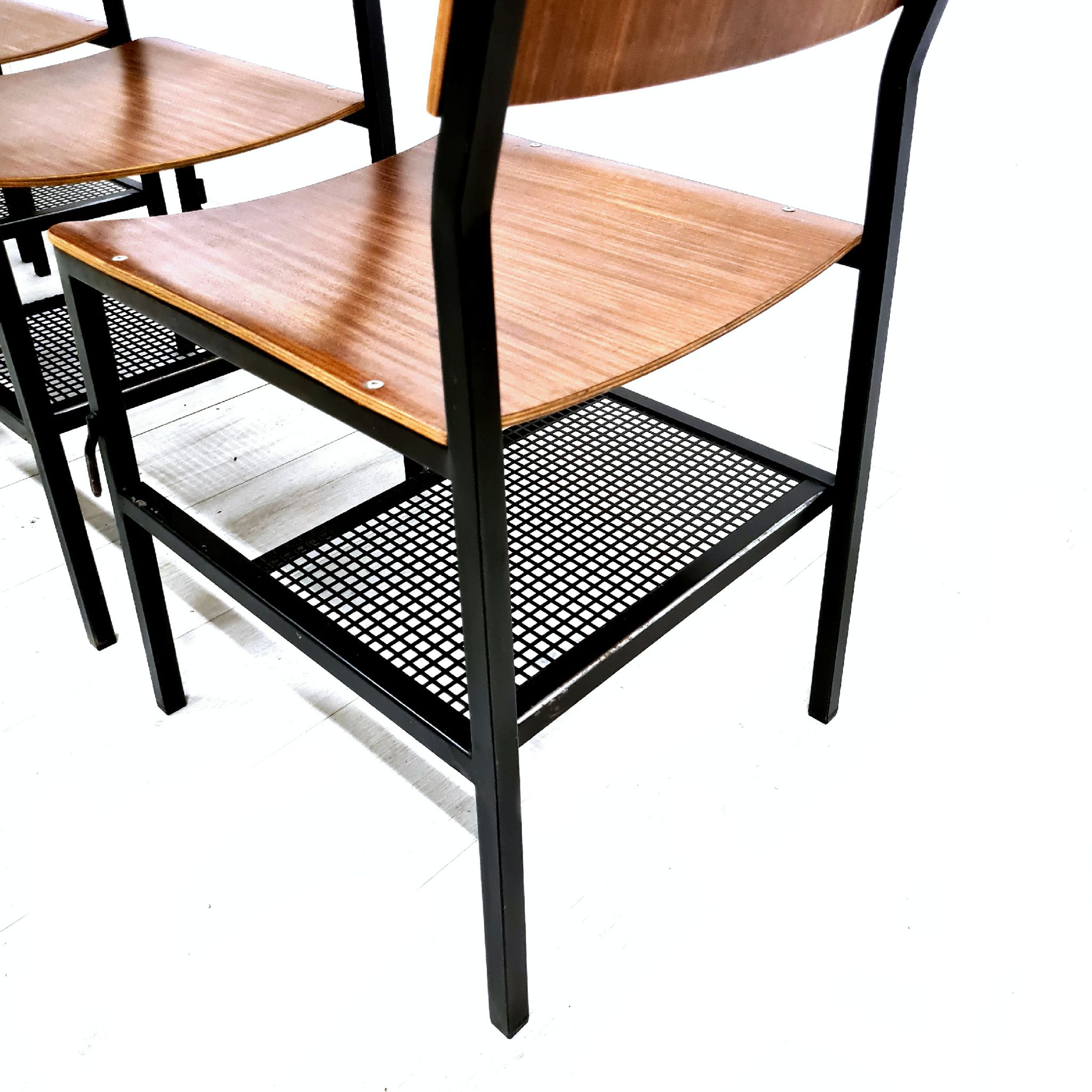 Ensemble de 4 chaises industrielles, Pays-Bas années 1970