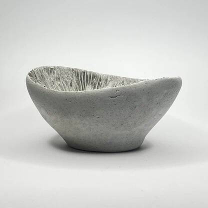 Akagi - artisanal pot in mineral cement