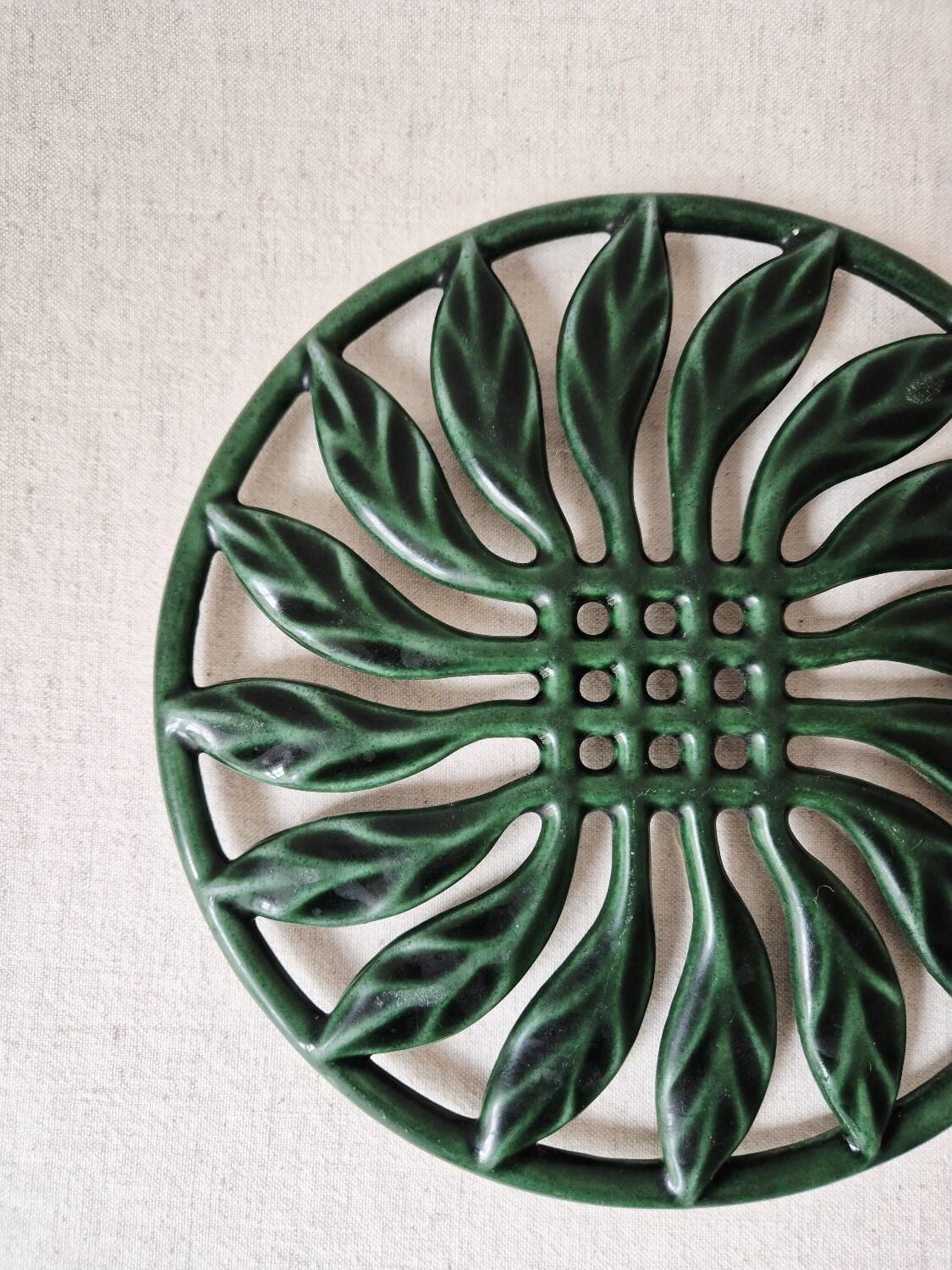 Vintage cast iron trivet - Invicta France