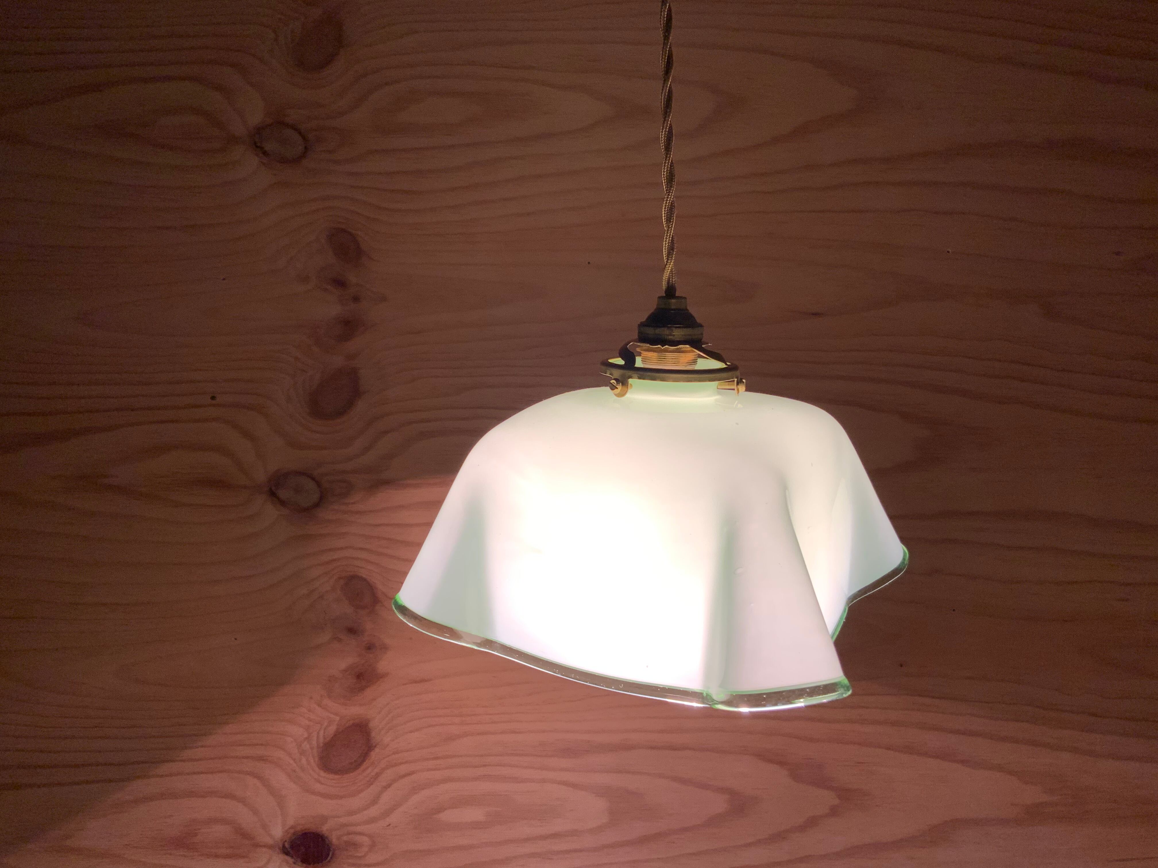 Opaline suspension