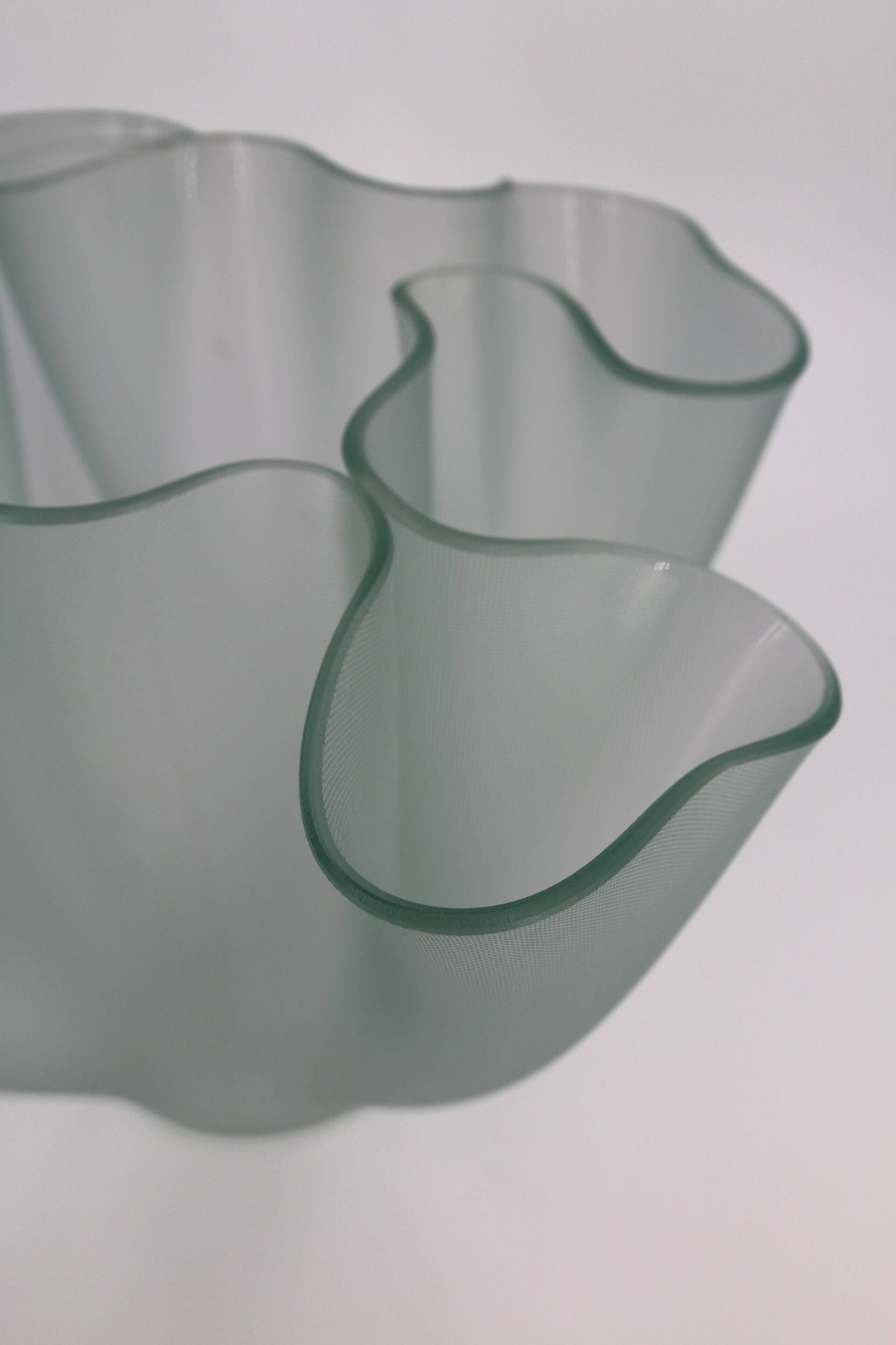 Glass Vase, "Cartoccio" model by Pietro Chiesa for Fontana Arte